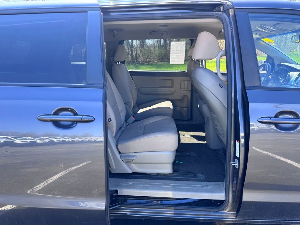 Used 2016 Kia Sedona LX w/ LX Convenience Package image 14