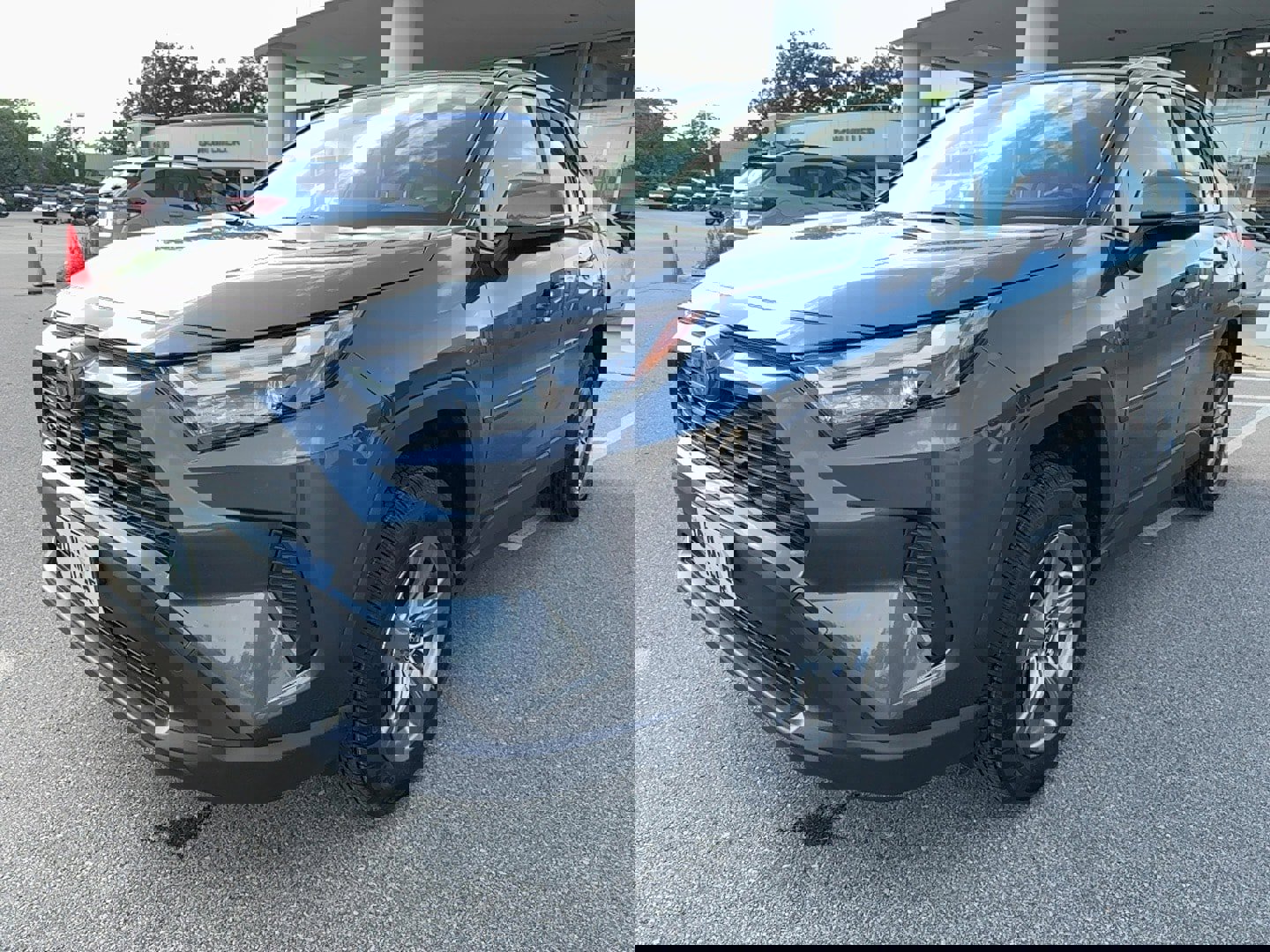 Used 2022 Toyota RAV4 XLE image 3