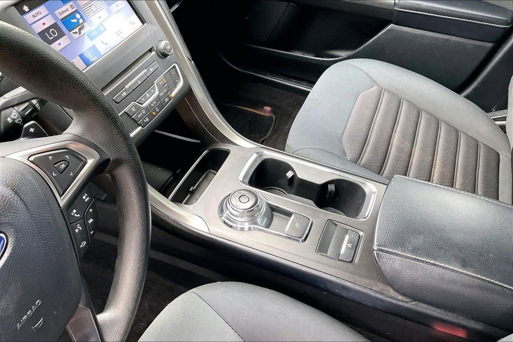 Used 2017 Ford Fusion SE w/ Fusion SE Technology Package FWD image 15