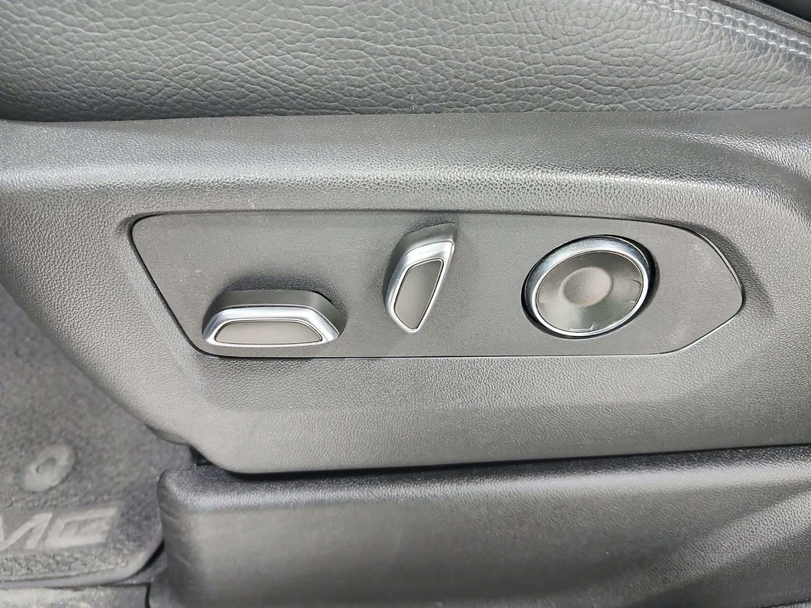Used 2025 GMC Yukon Denali AWD/4WD image 20
