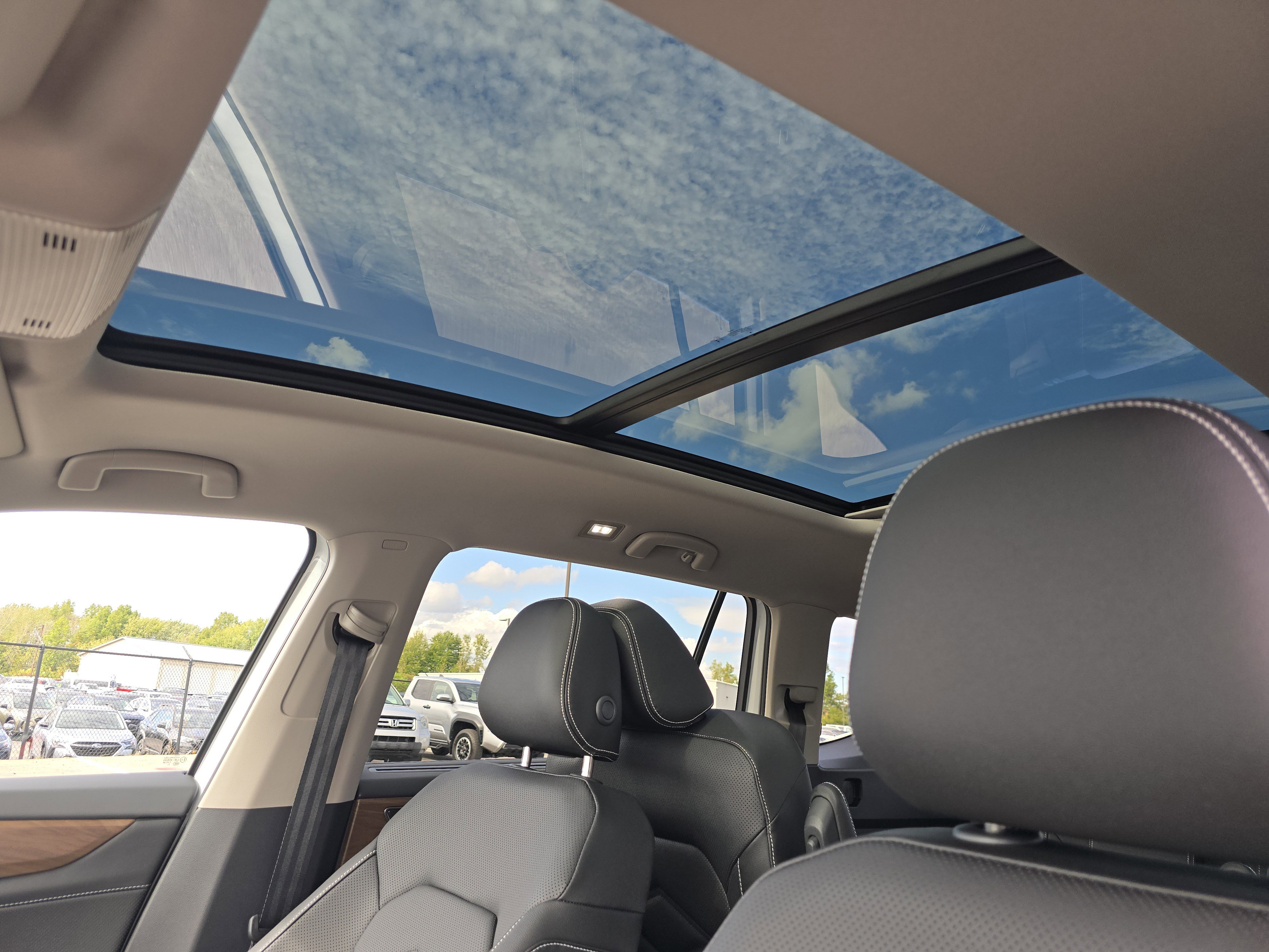 New 2026 Volkswagen Atlas SE image 9