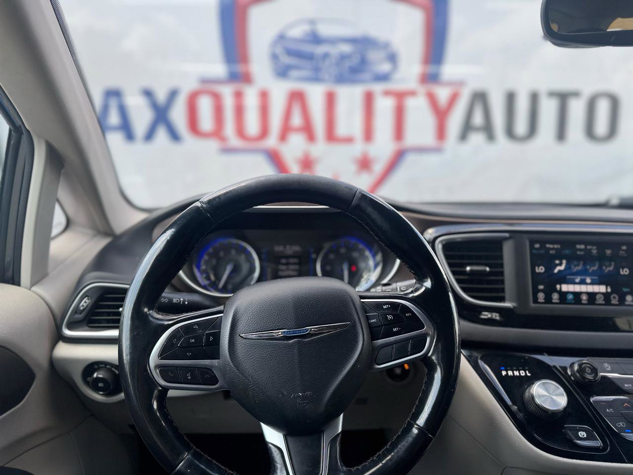 Used 2019 Chrysler Pacifica Touring-L image 36