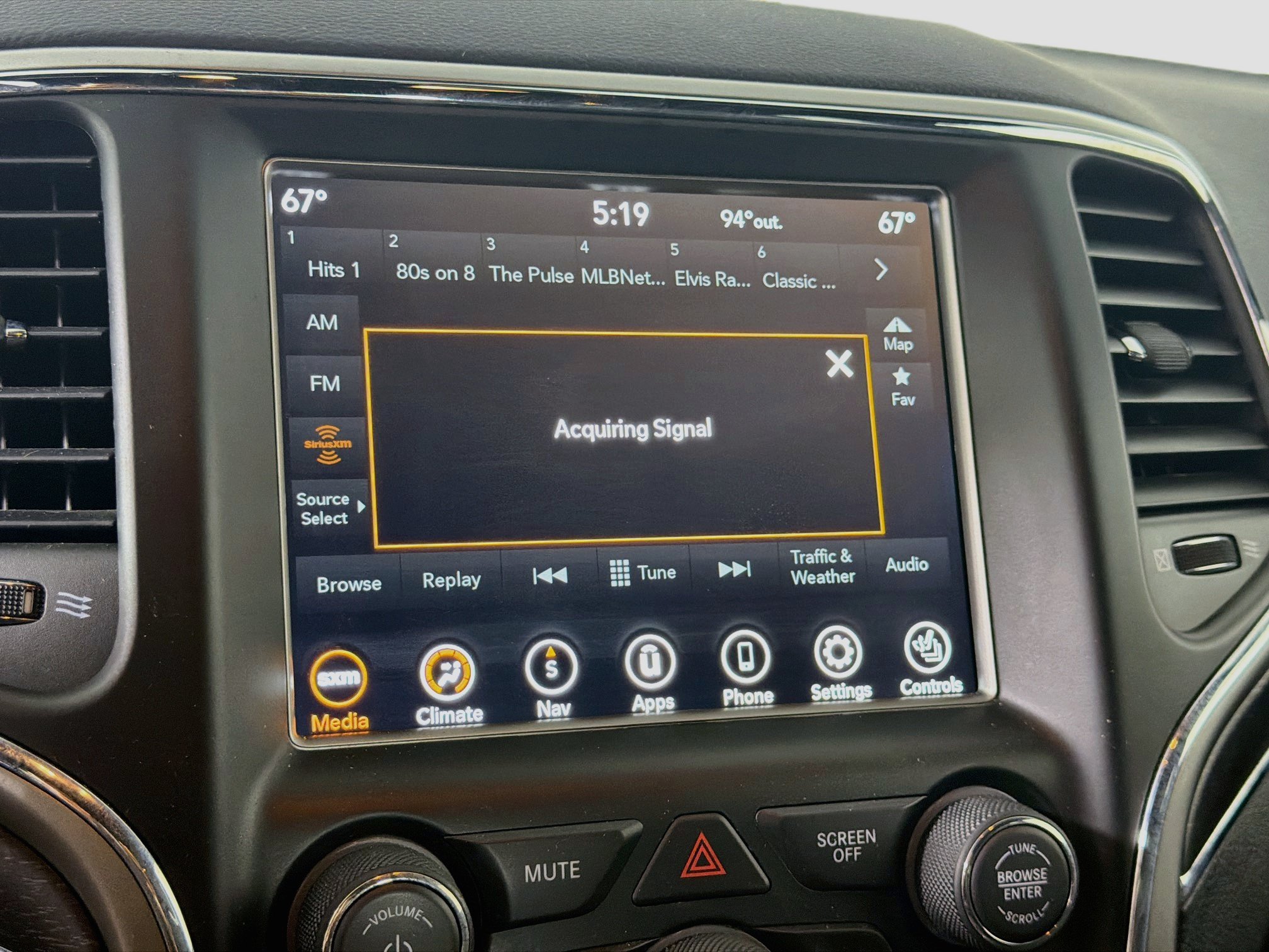 Used 2018 Jeep Grand Cherokee Limited w/ Luxury Group II AWD/4WD image 19