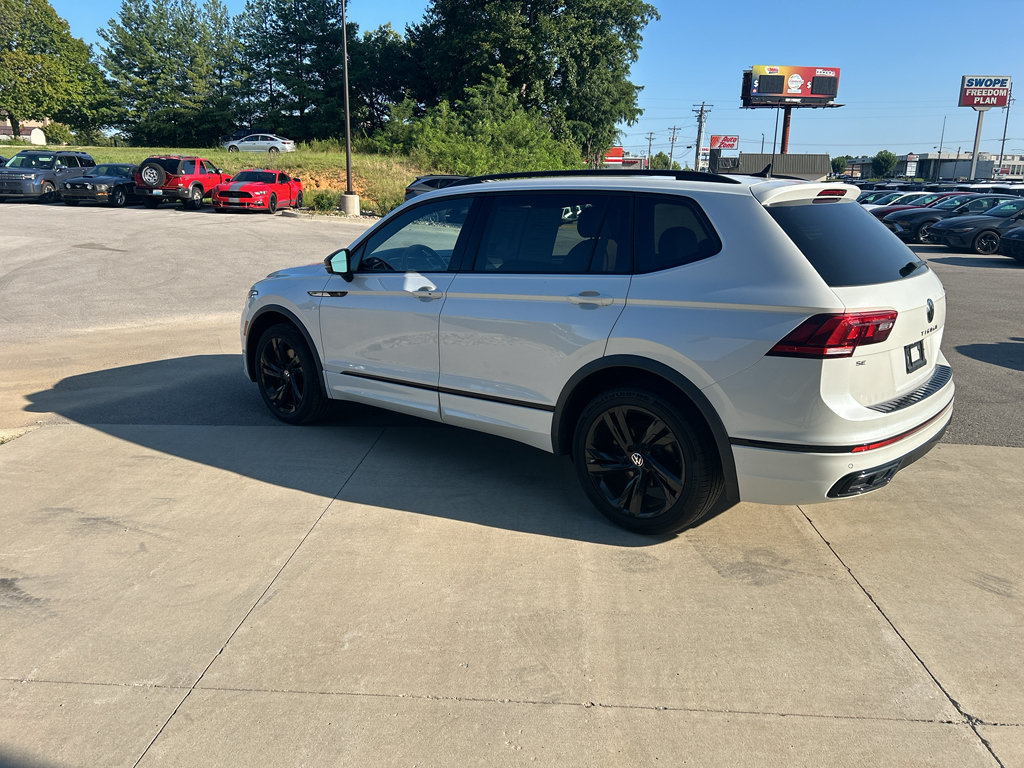 Used 2023 Volkswagen Tiguan SE R-Line AWD/4WD image 4