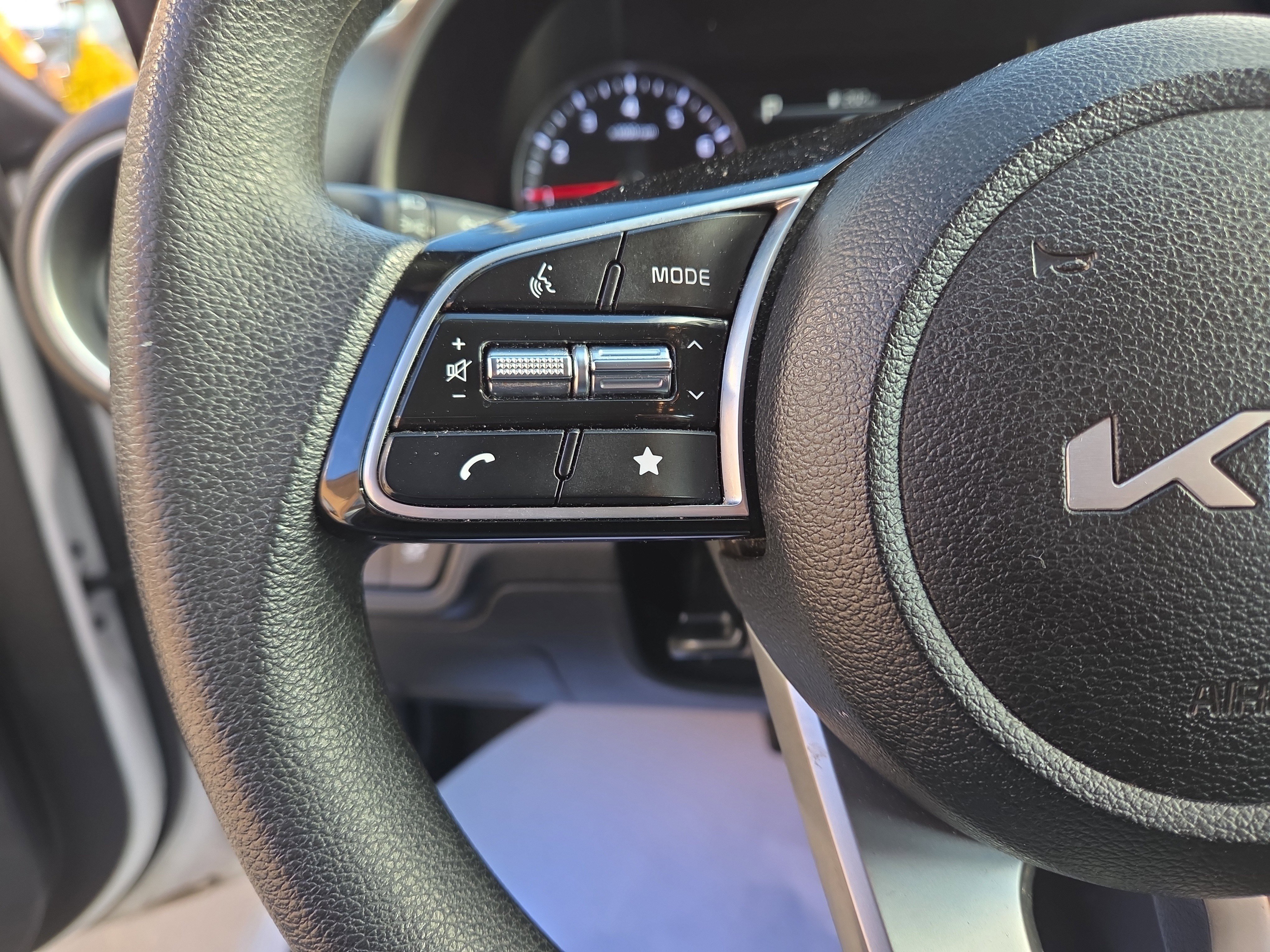 Used 2023 Kia Forte LXS image 17