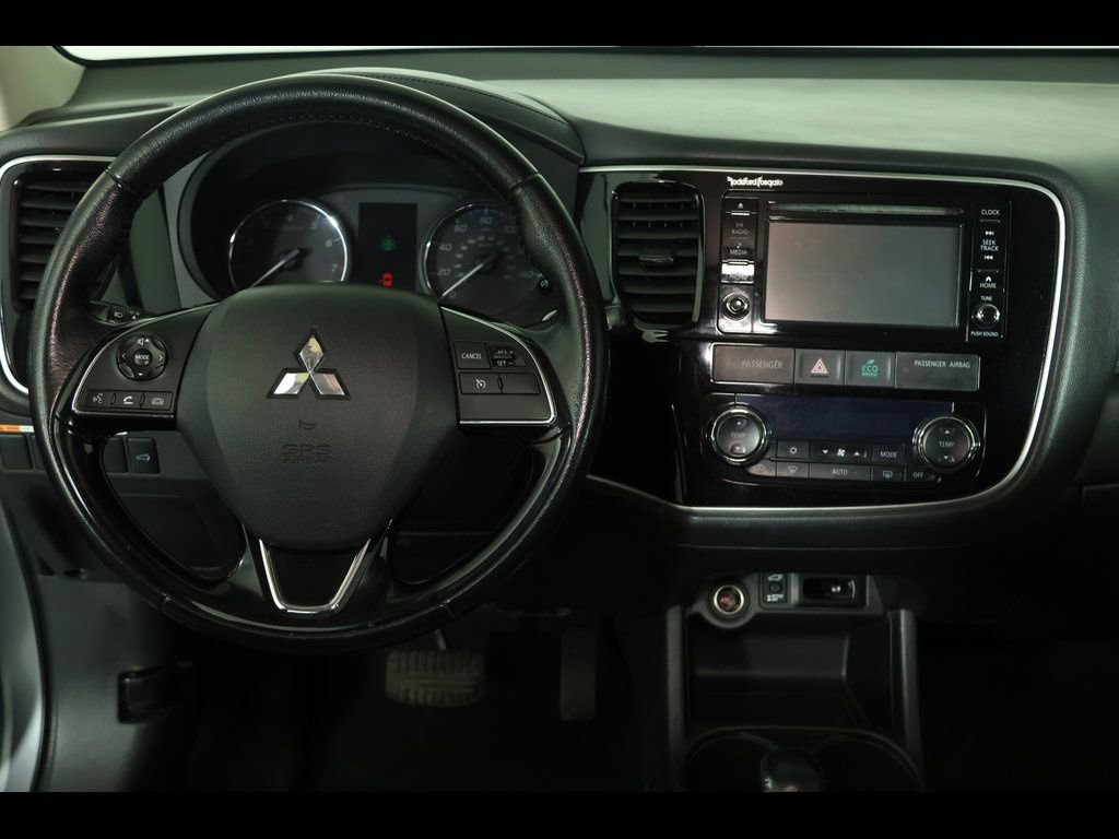 Used 2016 Mitsubishi Outlander SEL AWD/4WD image 3