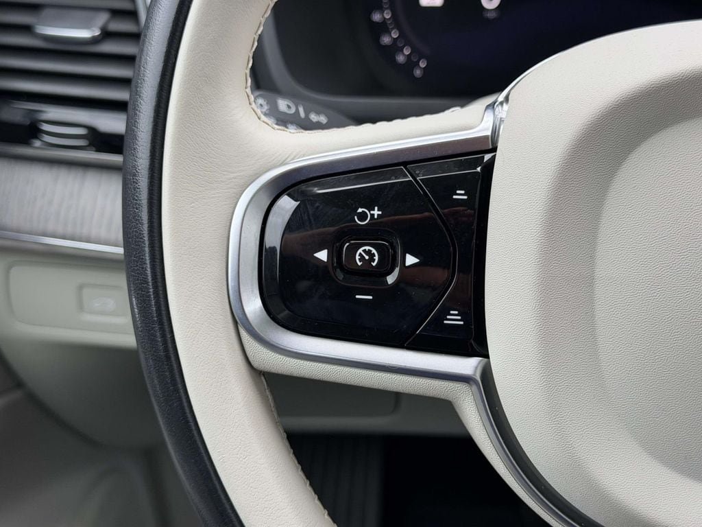 Used 2023 Volvo XC90 B6 Plus w/ Protection Package Premier AWD/4WD image 9
