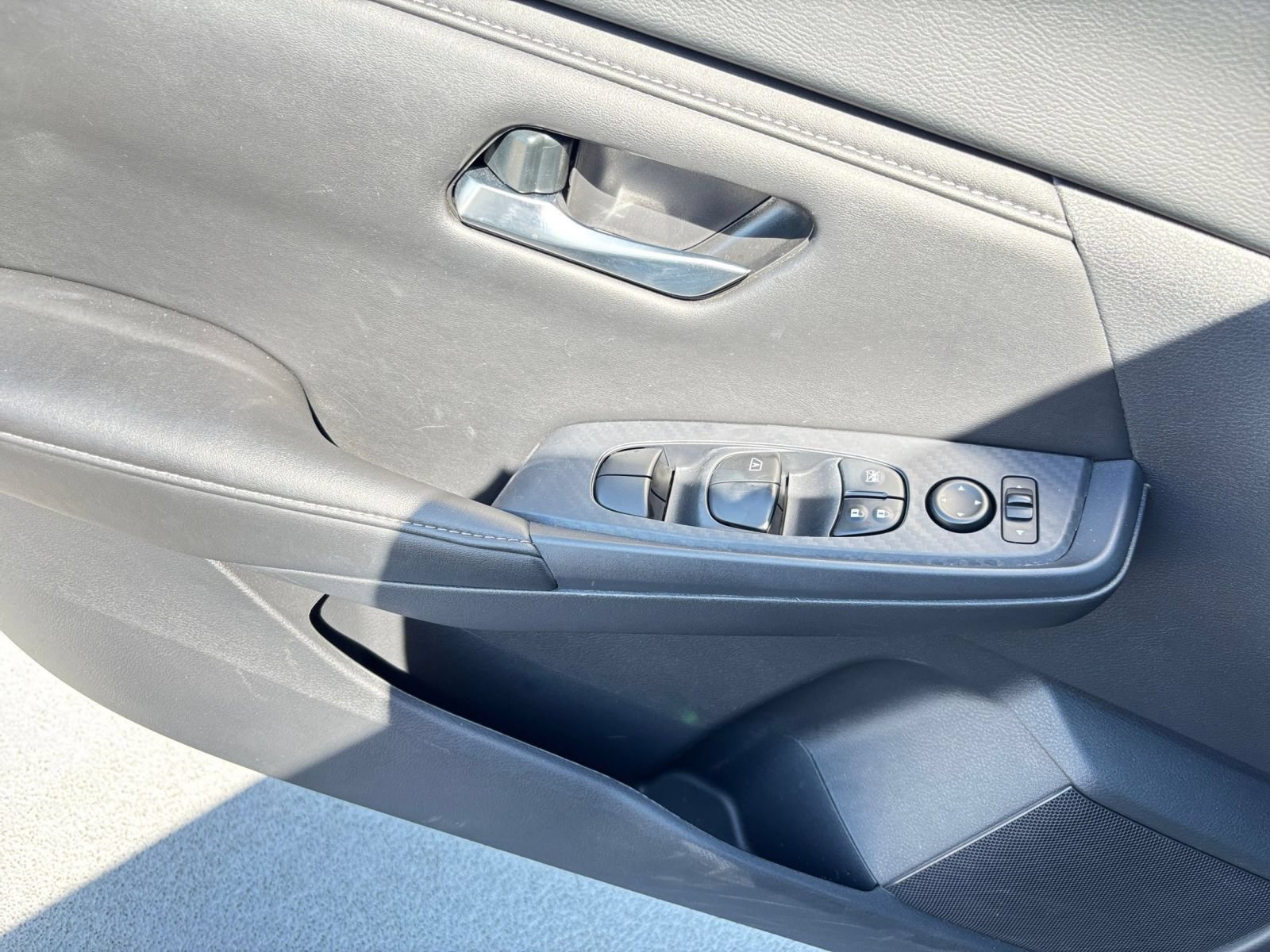 Used 2025 Nissan Sentra SV FWD image 19