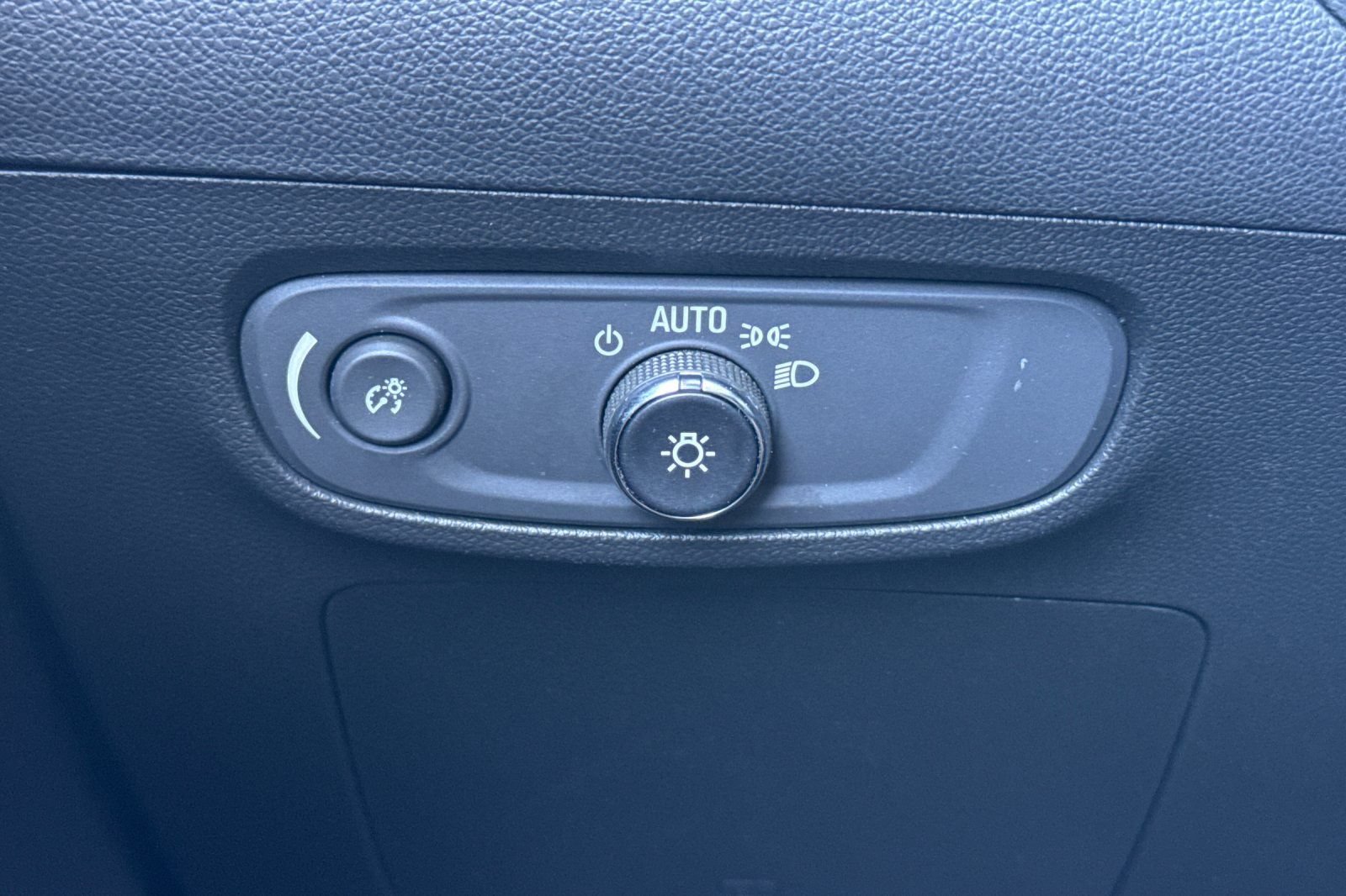 Used 2024 Buick Encore GX Sport Touring FWD image 38