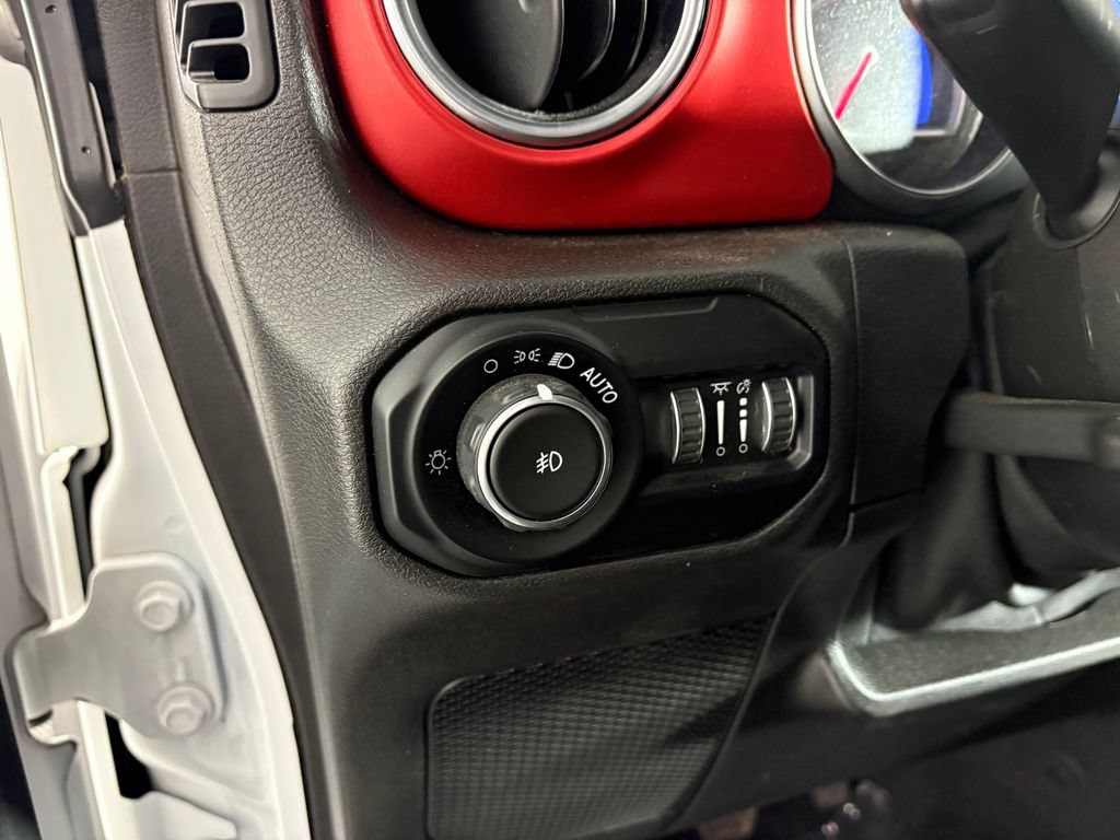 Used 2021 Jeep Wrangler Rubicon AWD/4WD image 13