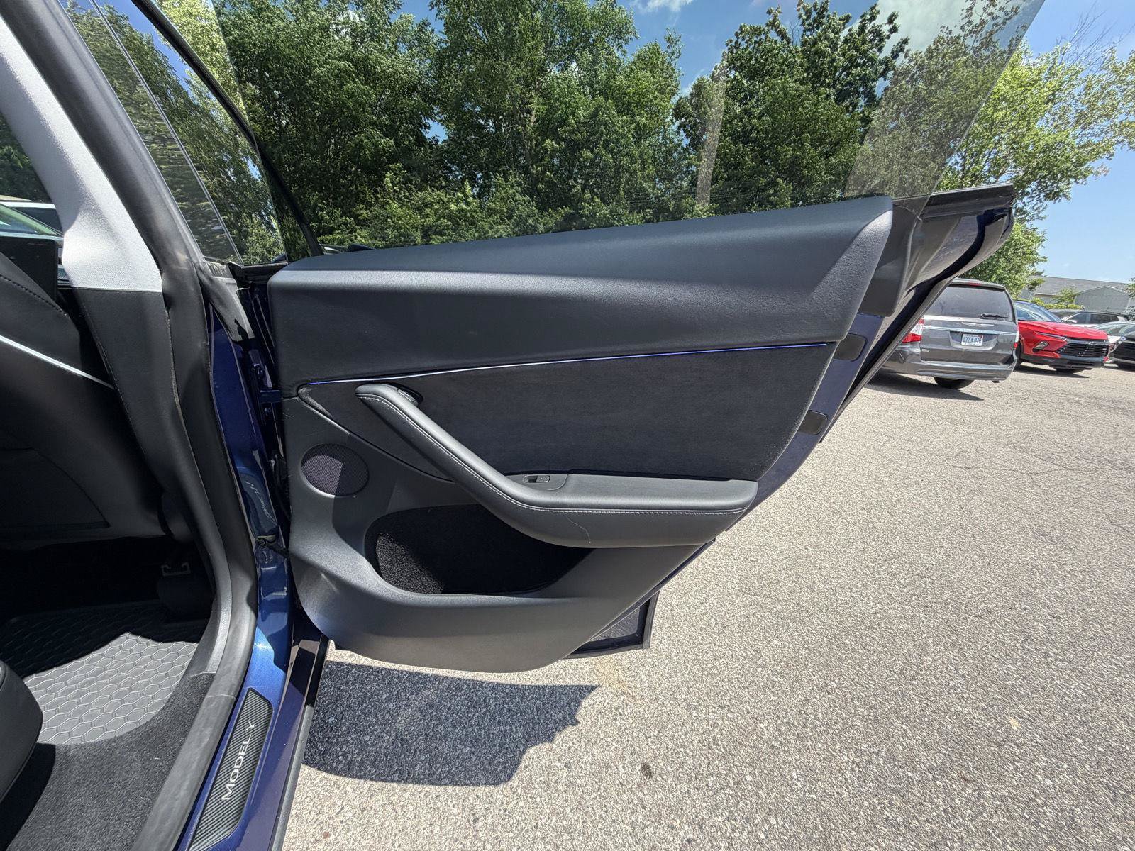 Used 2023 Tesla Model Y Performance AWD/4WD image 28