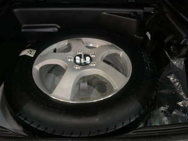 Used 2024 Jeep Grand Cherokee Laredo RWD image 91