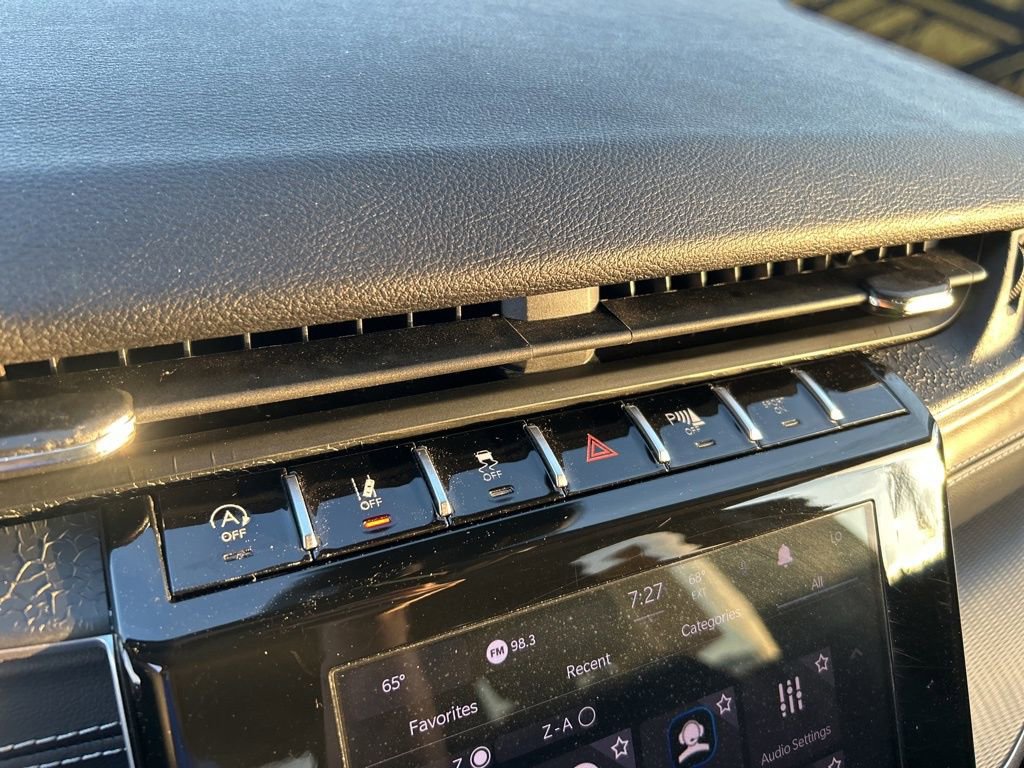 Used 2023 Jeep Grand Cherokee L Laredo image 39