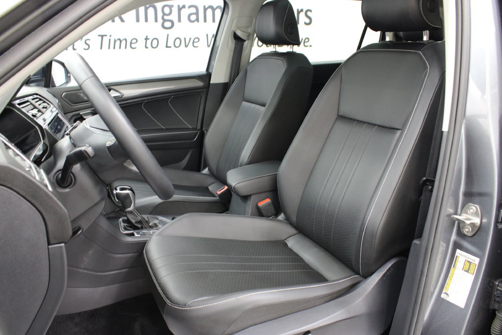 Used 2024 Volkswagen Tiguan SE w/ Panoramic Sunroof Package FWD image 14