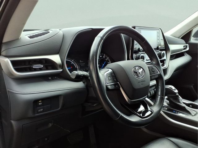 Used 2021 Toyota Highlander XLE image 13