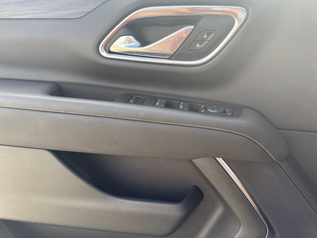 Used 2024 GMC Yukon XL SLT w/ SLT Luxury Package image 24