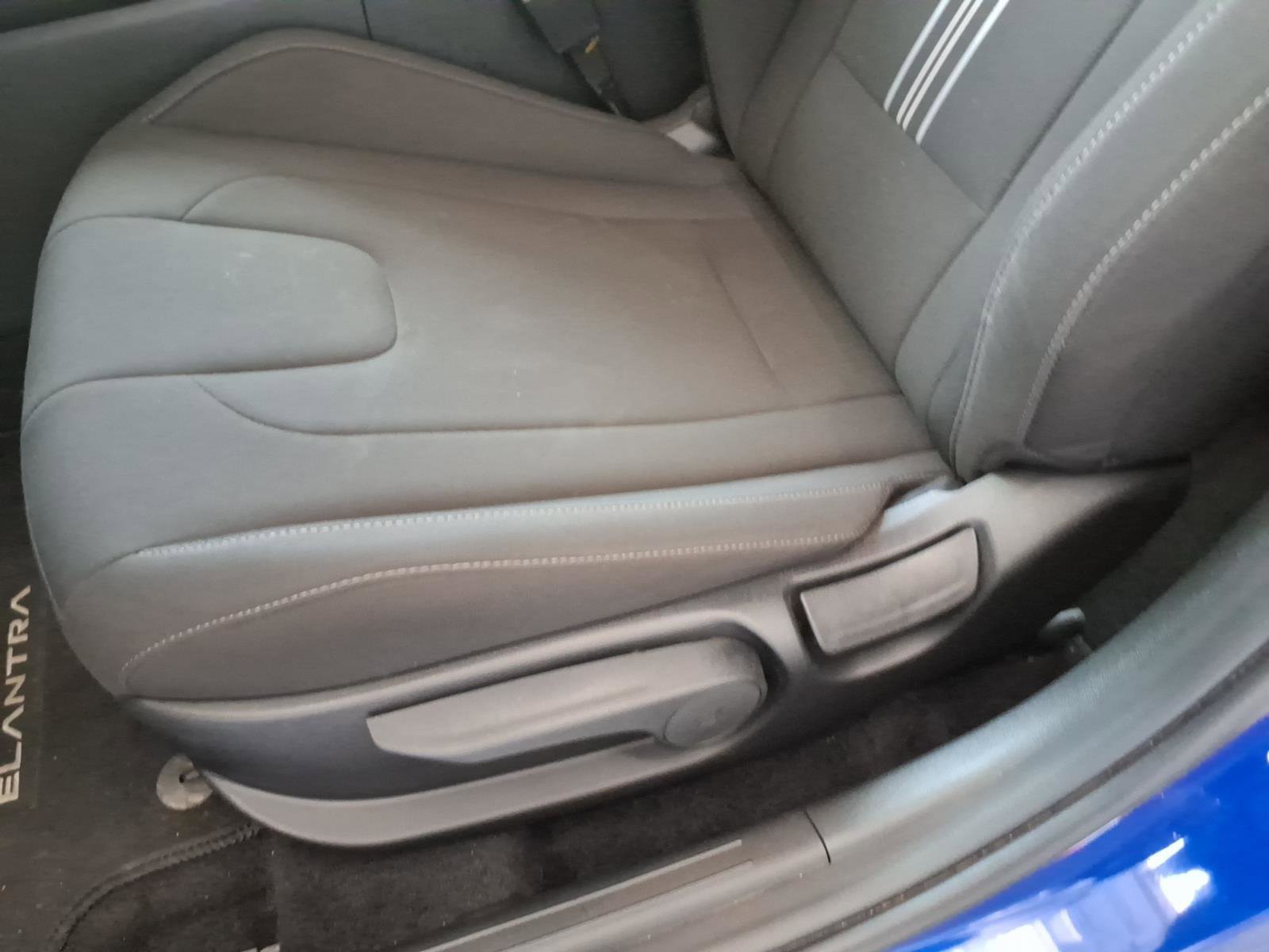 Used 2025 Hyundai Elantra Hybrid FWD image 18