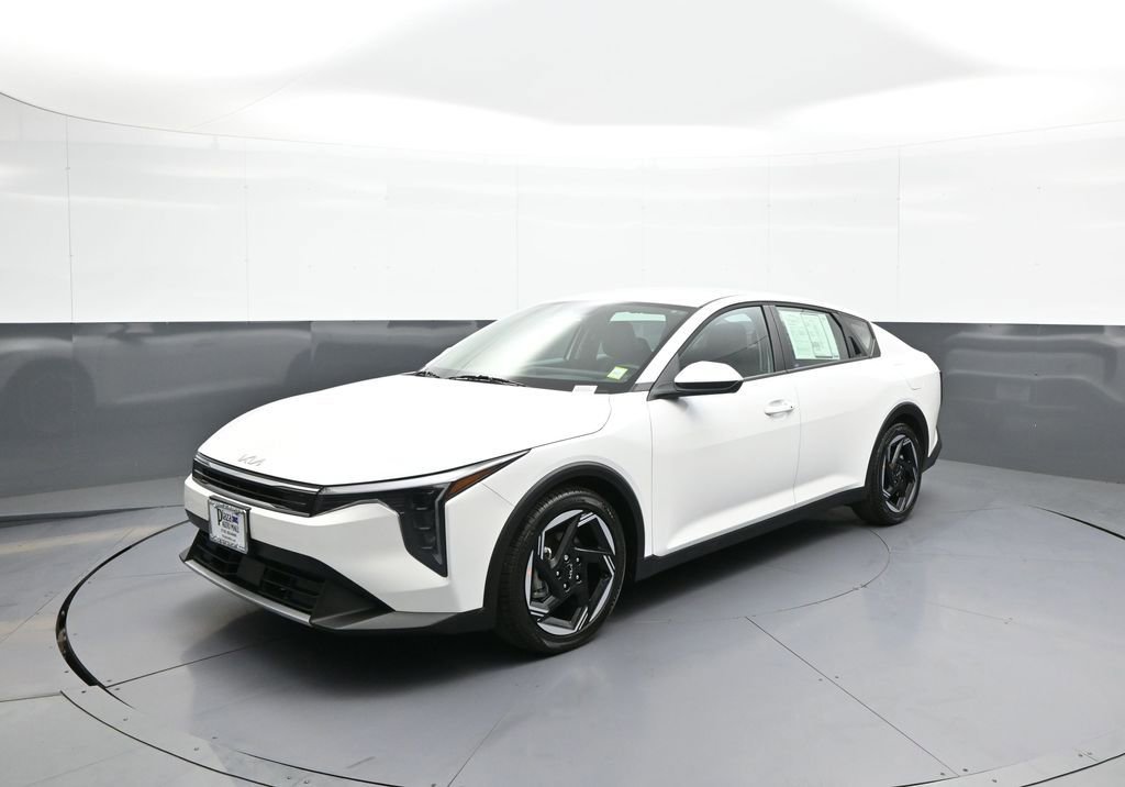 Certified 2025 Kia K4 EX FWD image 1