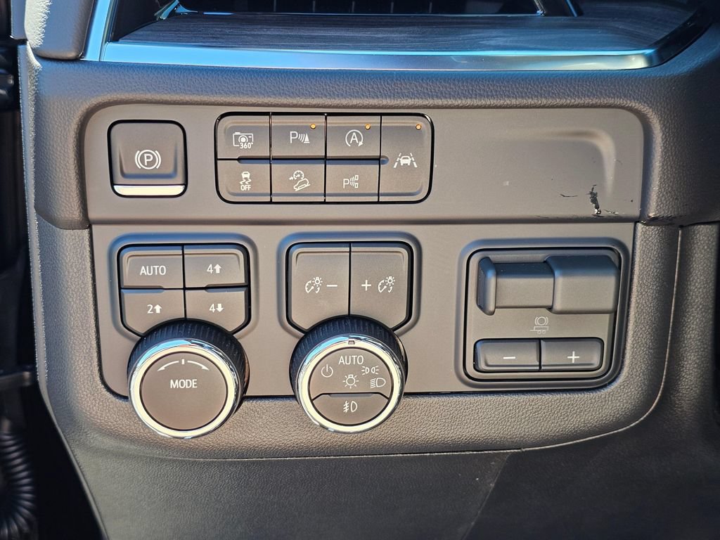 New 2026 Chevrolet Suburban LT w/ Comfort Package AWD/4WD image 27