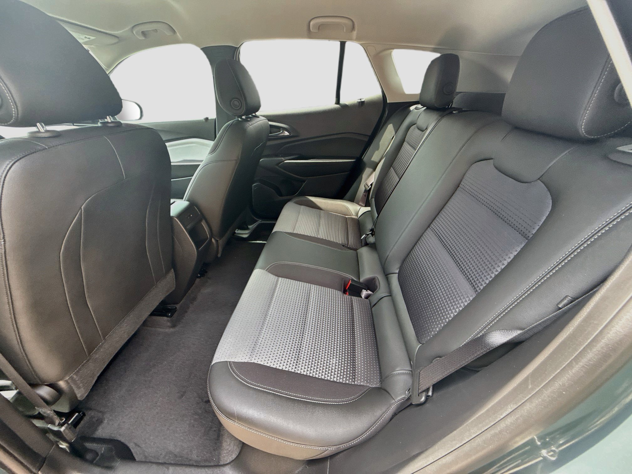 Used 2025 Chevrolet Trax LT FWD image 20