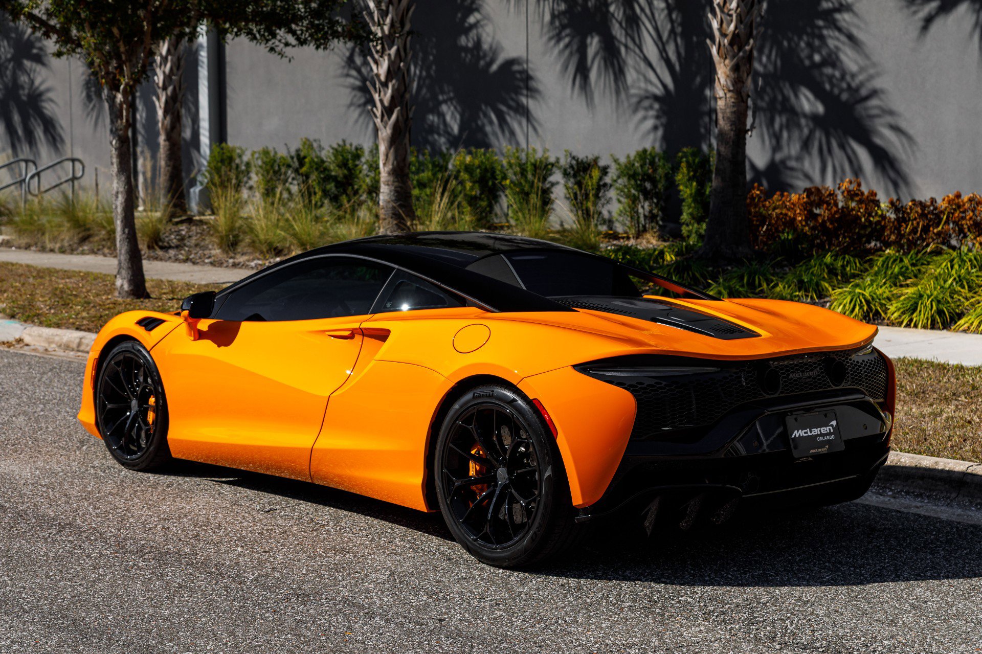 Used 2025 McLaren Artura image 22