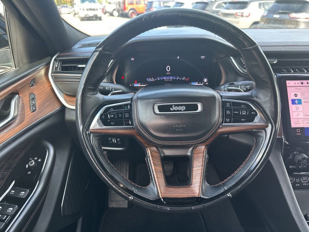 Used 2022 Jeep Grand Cherokee L Summit w/ Luxury Tech Group V image 19