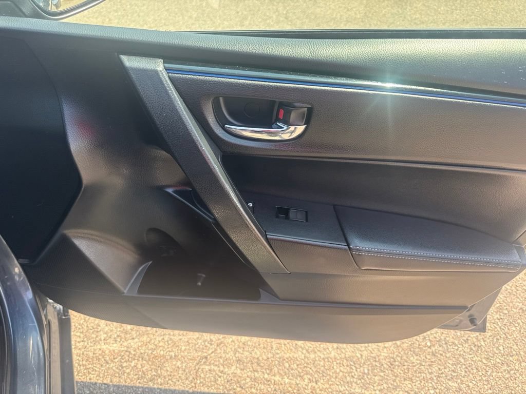 Used 2018 Toyota Corolla XSE FWD image 32