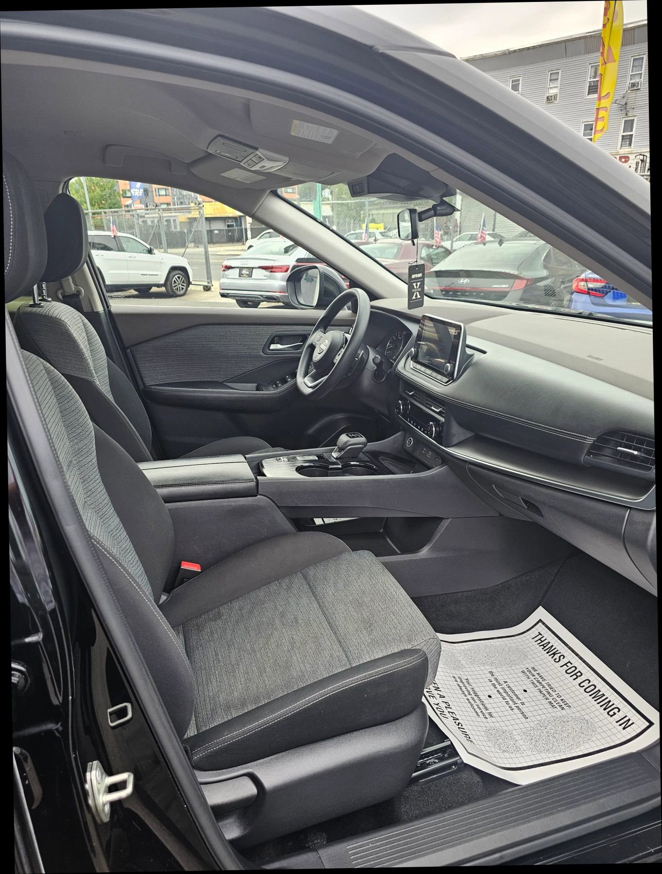 Used 2023 Nissan Rogue SV image 9