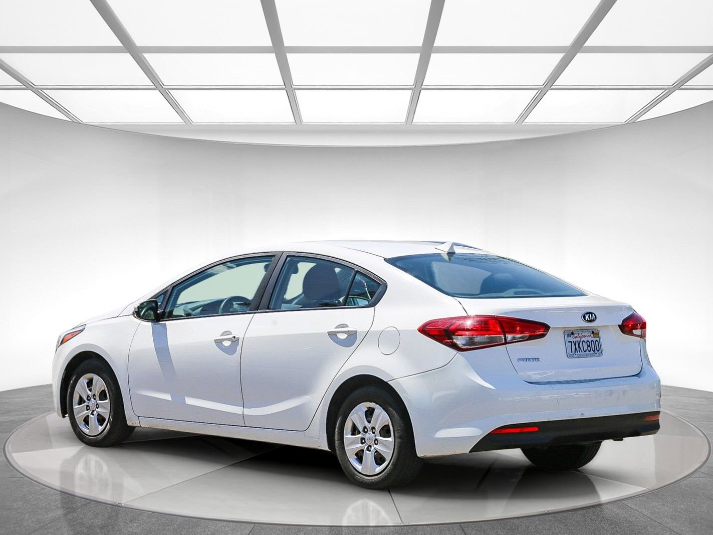 Used 2017 Kia Forte LX image 2