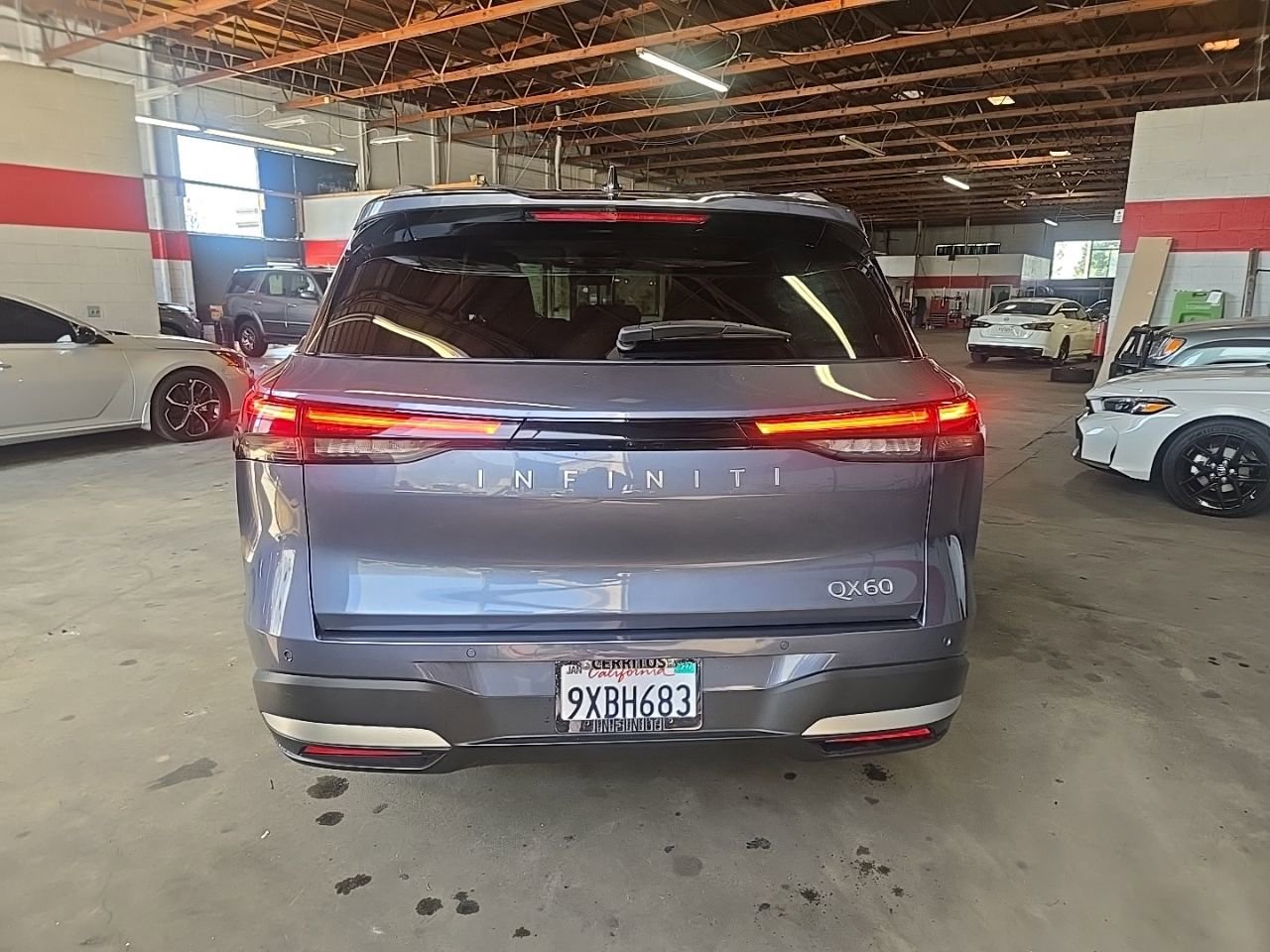 Certified 2026 INFINITI QX60 Luxe w/ Cargo Package FWD image 4