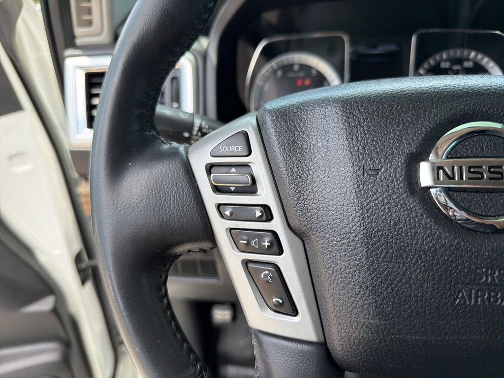 Used 2018 Nissan Titan SL AWD/4WD image 29