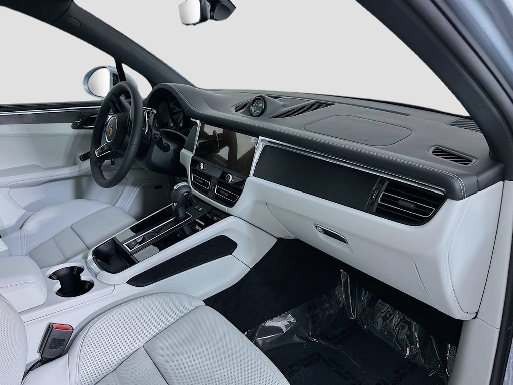 New 2026 Porsche Macan GTS AWD/4WD image 31