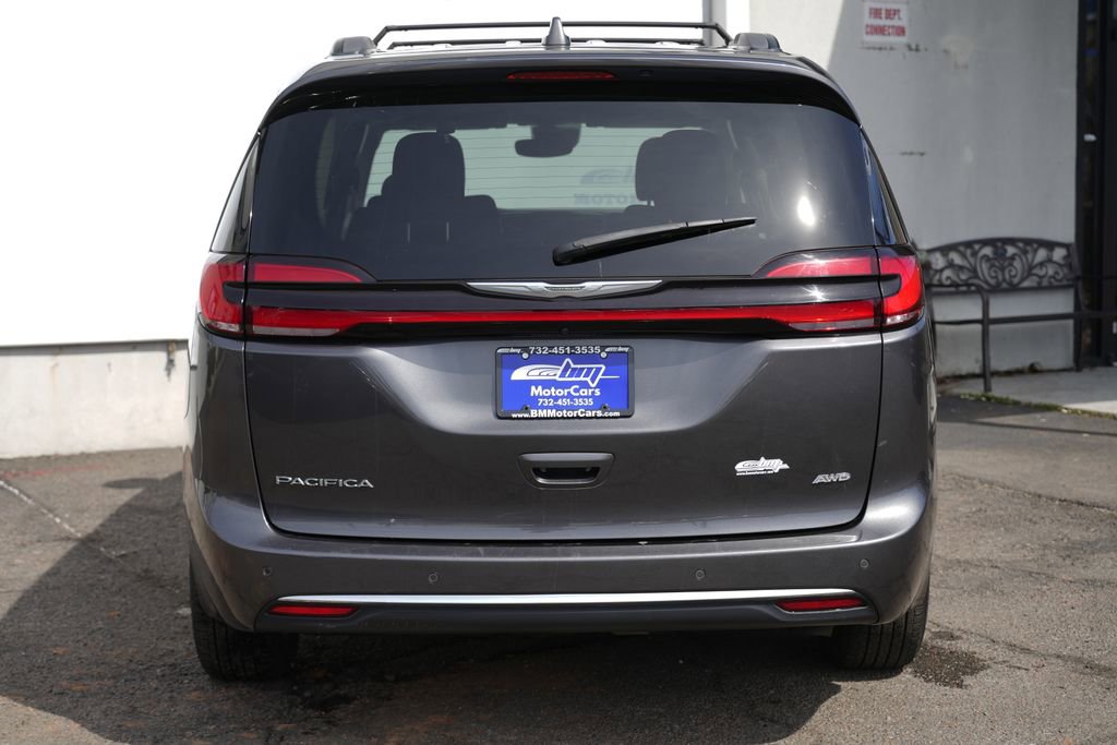 Used 2021 Chrysler Pacifica Touring image 6