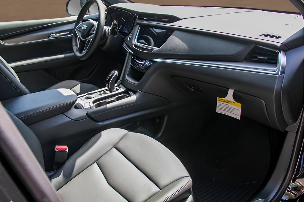 Certified 2025 Cadillac XT5 Luxury FWD image 14