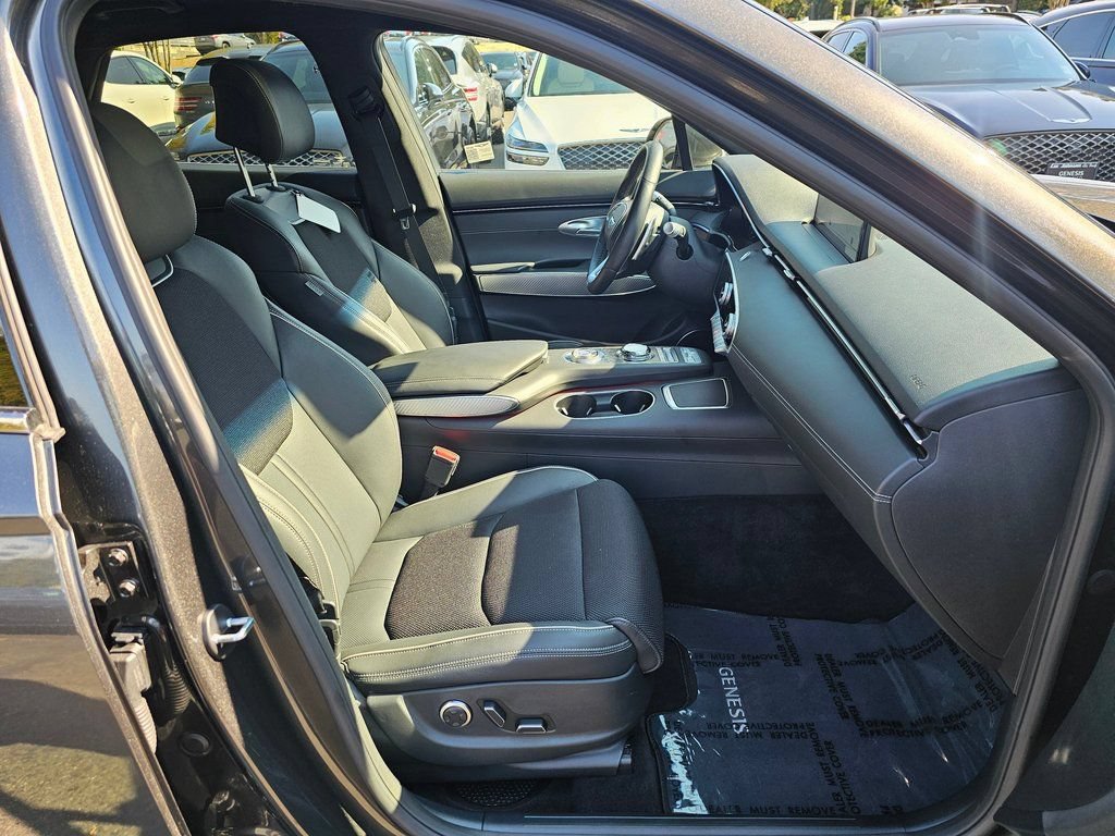 Used 2025 Genesis GV70 3.5T Sport AWD/4WD image 29
