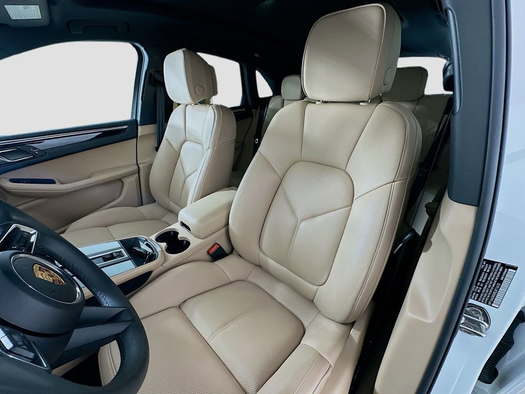 Used 2025 Porsche Macan image 5
