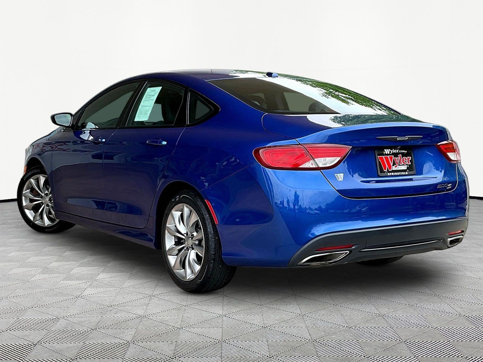 Used 2015 Chrysler 200 S w/ Comfort Group FWD image 4