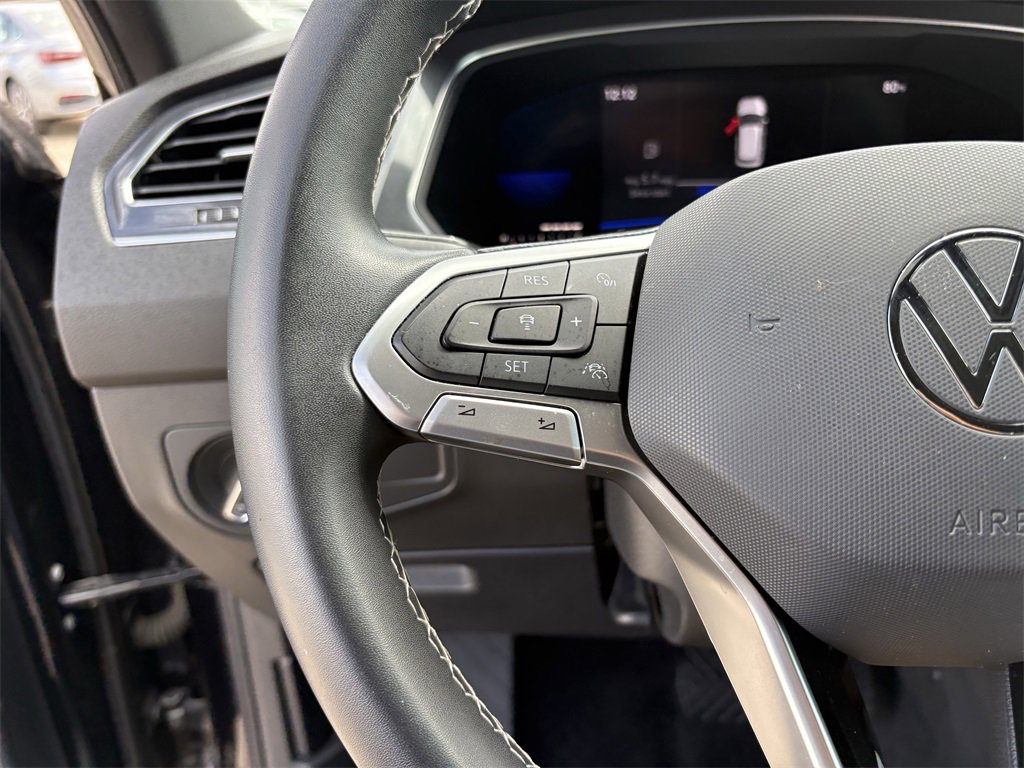 Used 2022 Volkswagen Tiguan SE image 16
