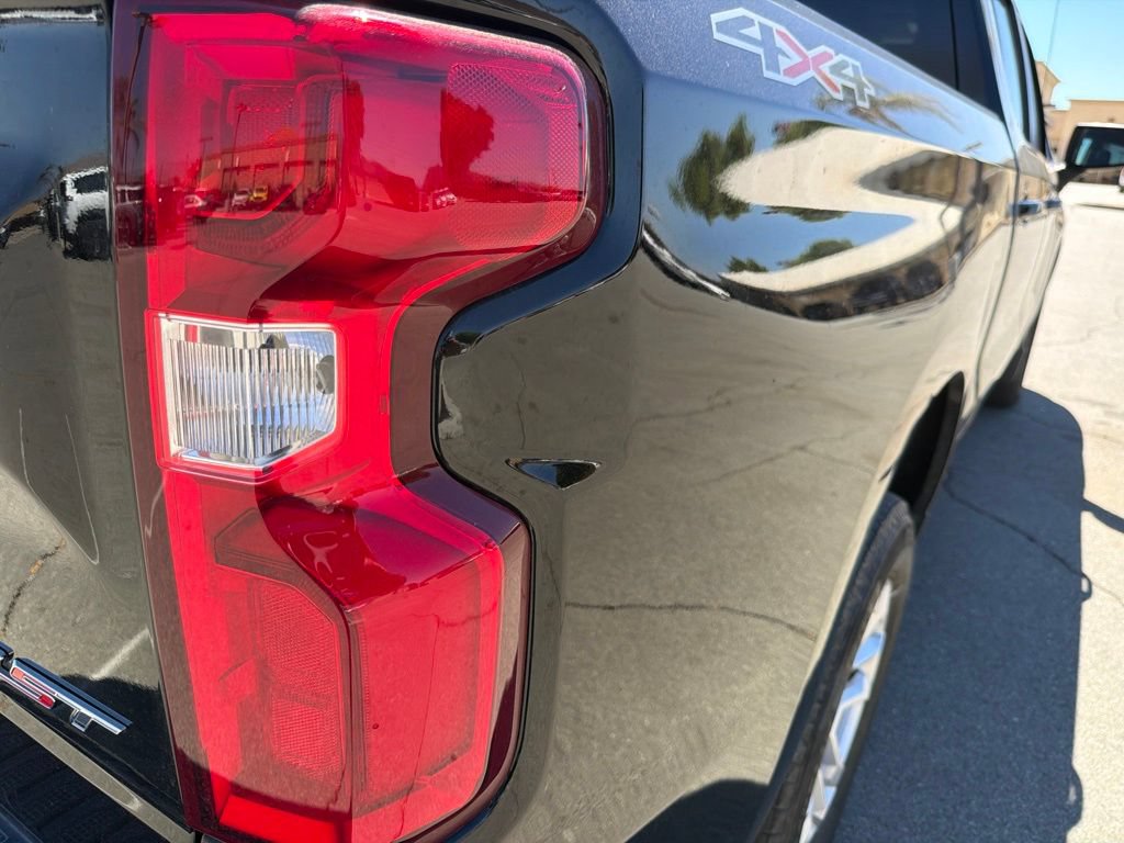 Used 2023 Chevrolet Silverado 1500 RST AWD/4WD image 5