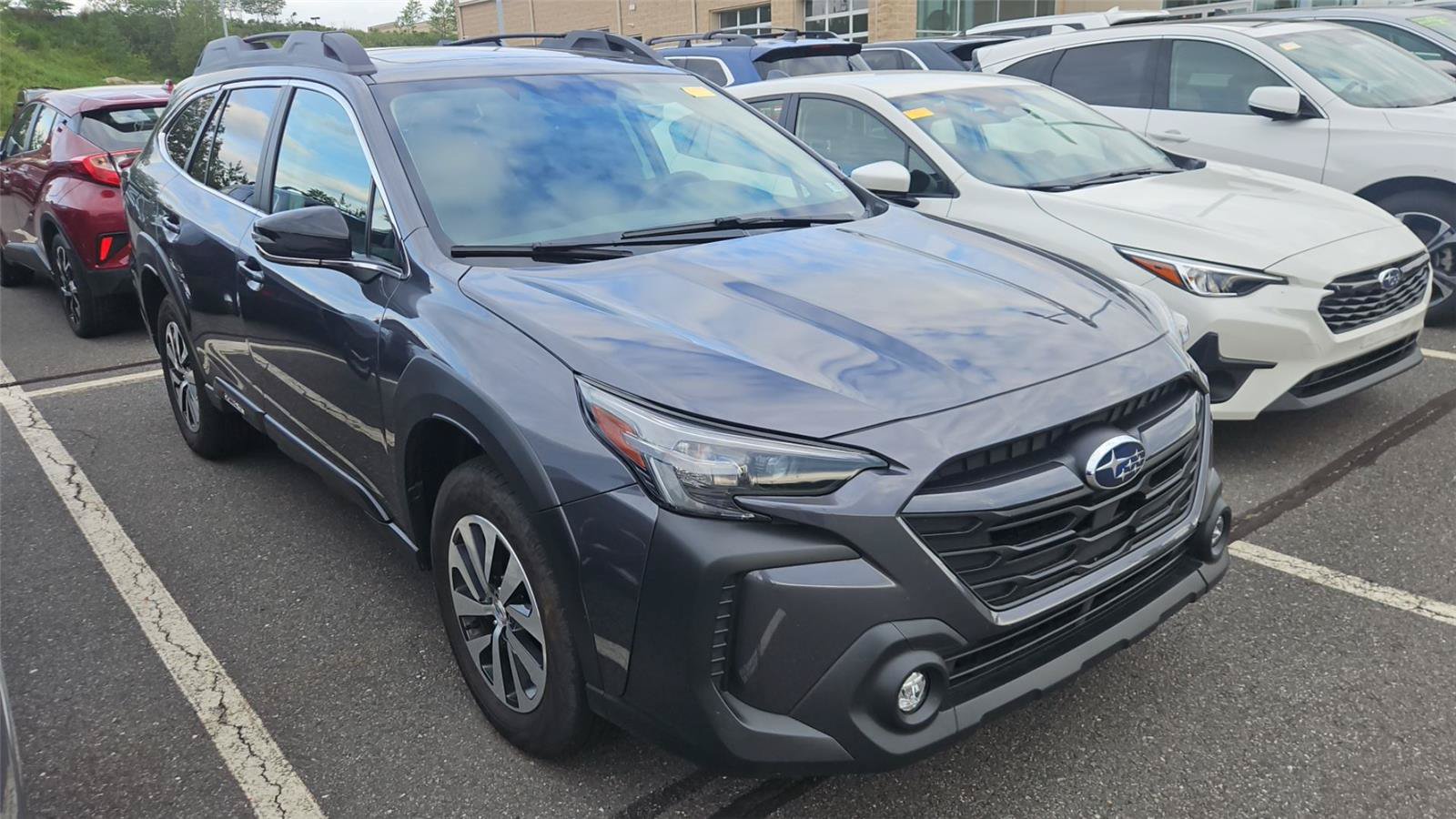 Used 2024 Subaru Outback Premium AWD/4WD image 1