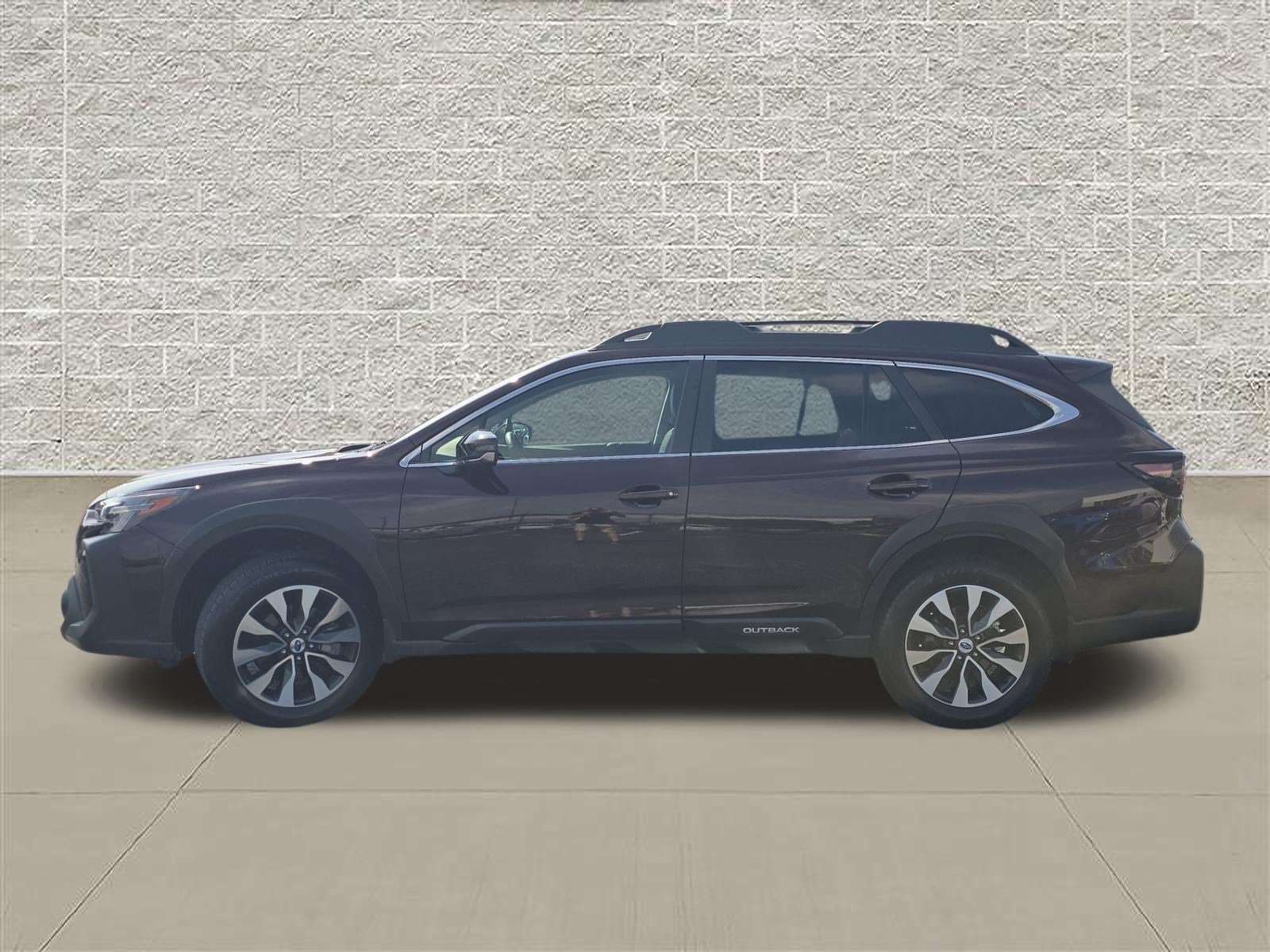 Certified 2025 Subaru Outback Limited AWD/4WD image 4