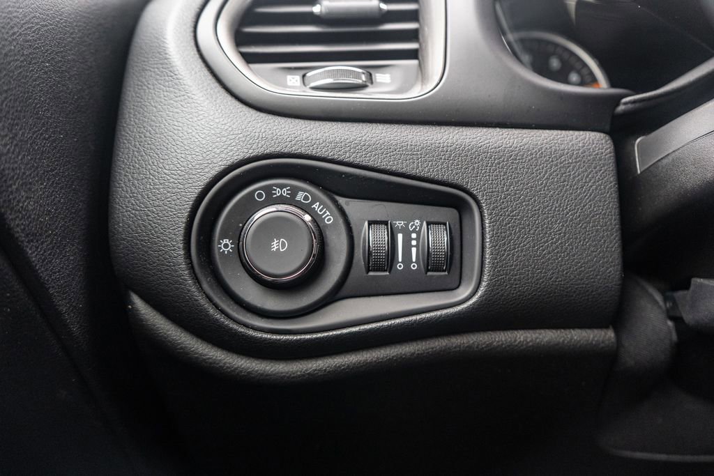 Used 2023 Jeep Renegade Limited AWD/4WD image 20