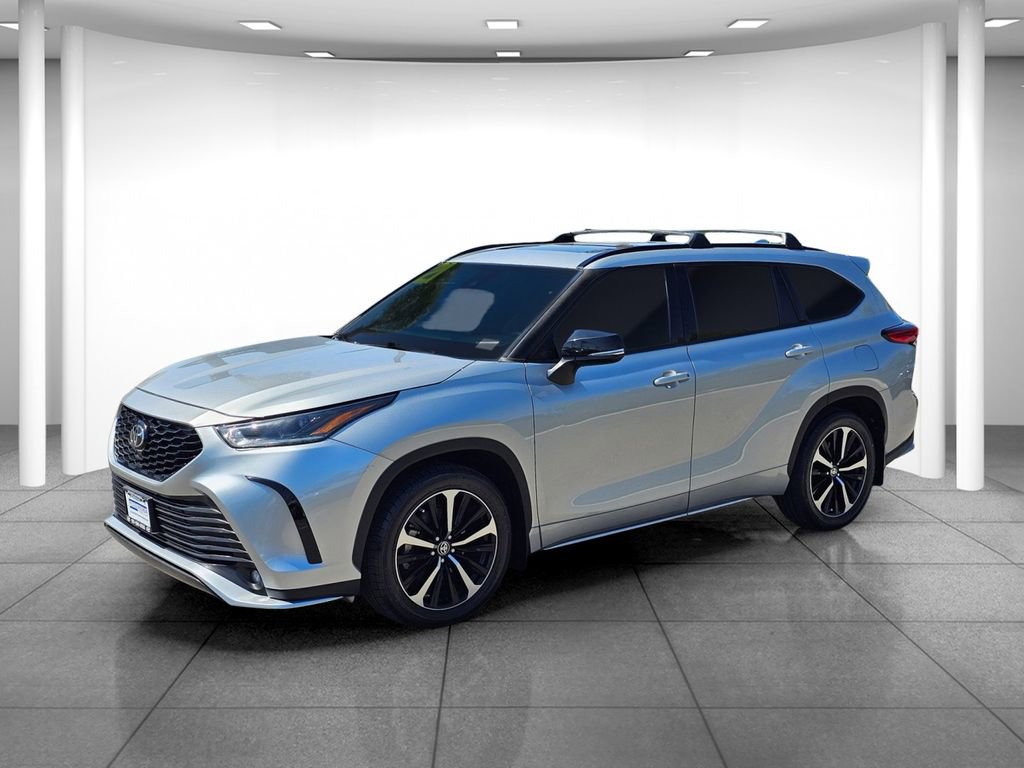 Used 2021 Toyota Highlander XSE FWD image 3