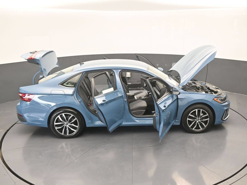 Used 2025 Volkswagen Jetta SE FWD image 66