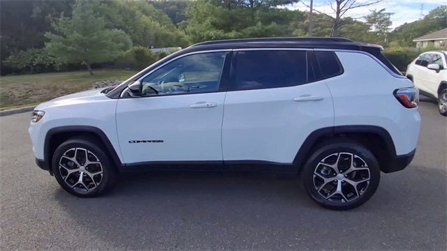 Used 2024 Jeep Compass Limited image 5
