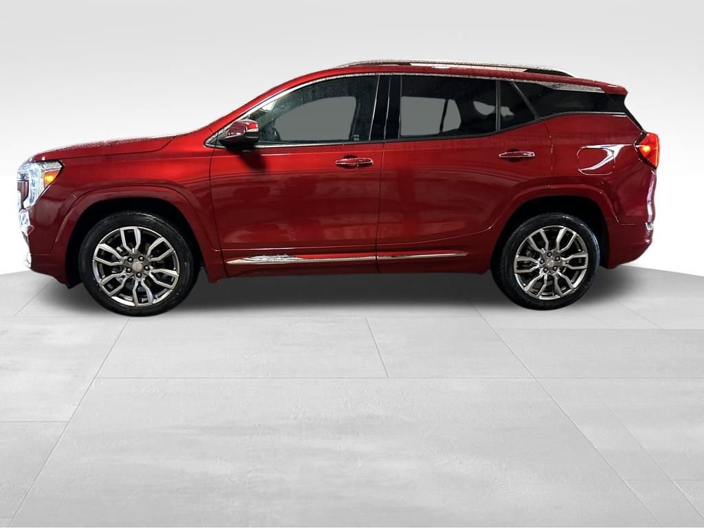 Used 2022 GMC Terrain Denali w/ Denali Premium Package image 3
