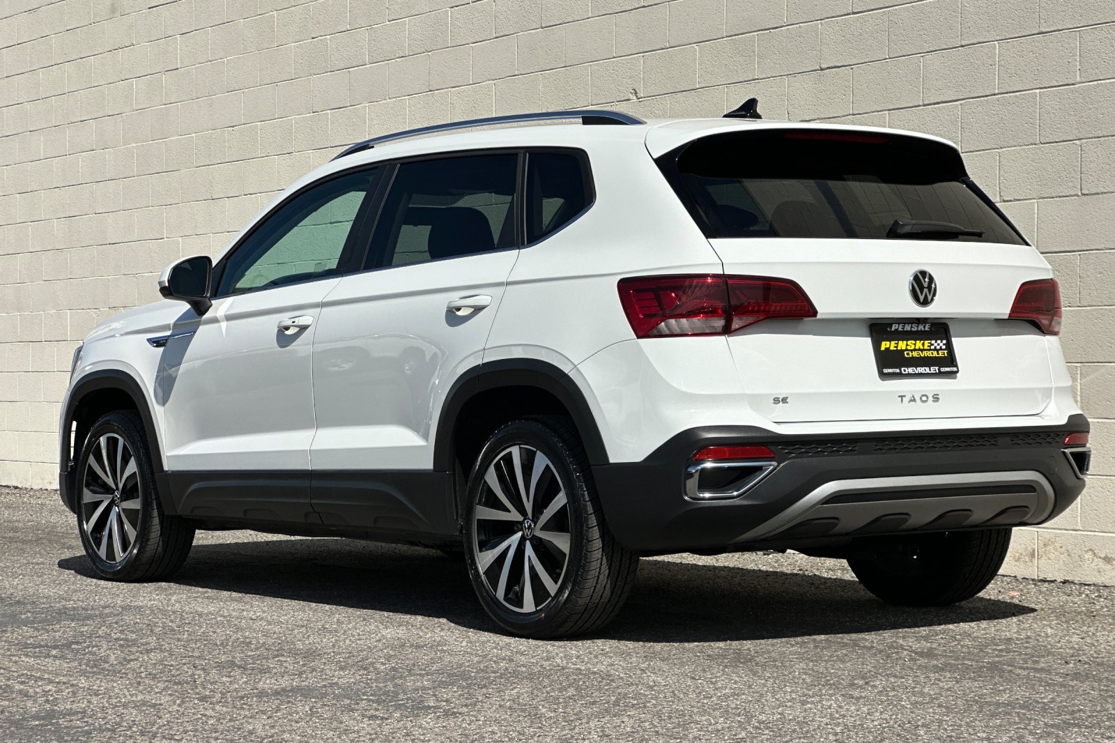 Used 2022 Volkswagen Taos SE FWD image 6