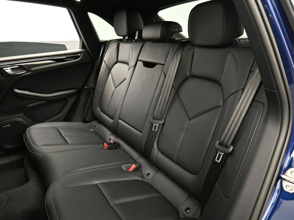 Certified 2026 Porsche Macan AWD/4WD image 24