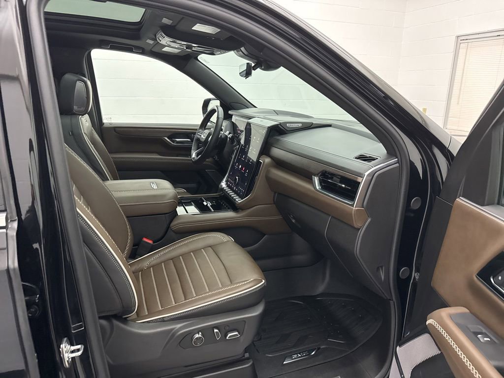 Used 2025 GMC Yukon Denali Ultimate AWD/4WD image 83