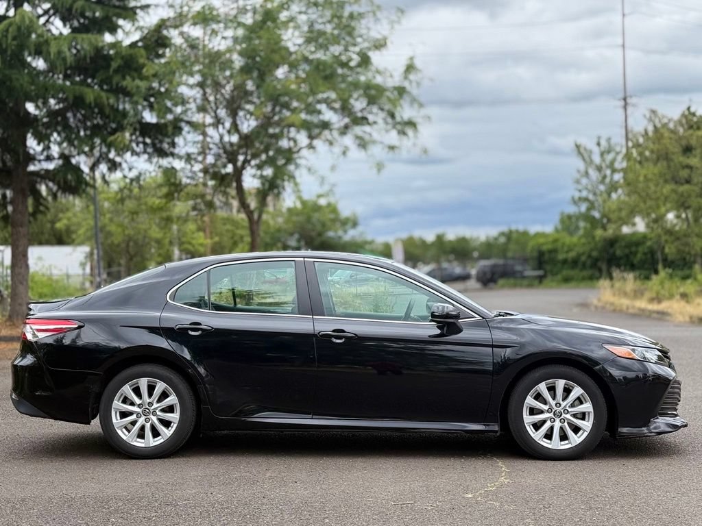 Used 2018 Toyota Camry LE FWD image 6